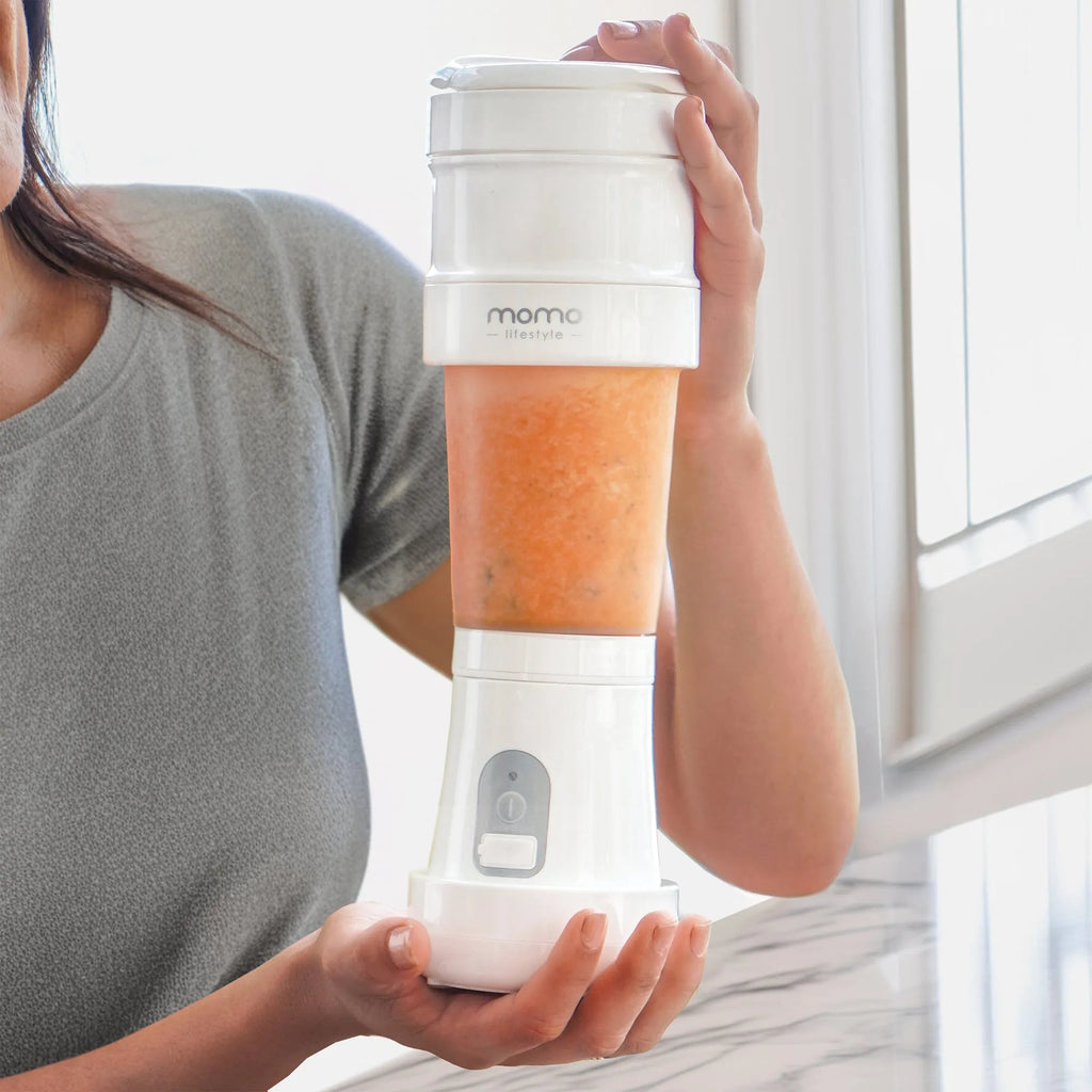 Blender Retrátil, liquidificador portátil | Loja Momo - Loja Momo Lifestyle - blender retrátil, coqueteleira elétrica, liquidificador, liquidificador pequeno para suco, liquidificador portátil, liquidificador recarregavel, liquidificador sem fio, liquidificador usb, Loja Momo, melhor liquidificador portatil, mini liquidificador, Momo, Momo Life, Momo Lifestyle, Momolife, Momostyle
